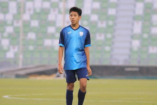 Potret pemain Indonesia yang berkiprah di Qatar, Abdurrahman Iwan, pada 2022 bersama Al Wakrah SC U-17. Foto: Instagram/@alwakrah_youth