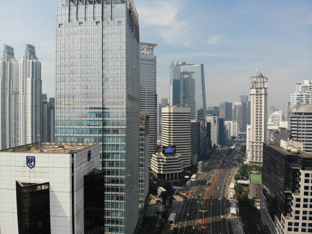 Cara ke AXA Tower Kuningan Naik KRL, Foto Hanya Ilustrasi: Unsplash/Afif Kusuma