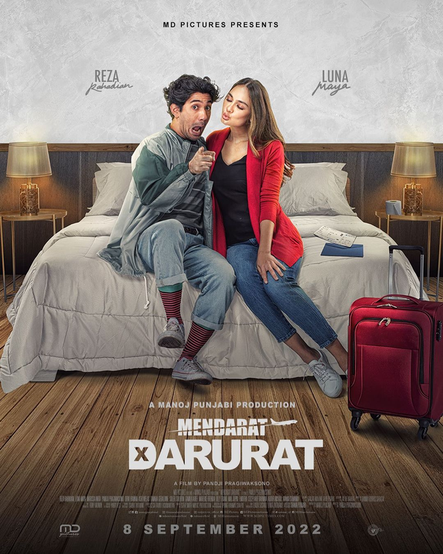 Poster film Mendarat Darurat. Foto: Instagram/@filmmendaratdarurat.