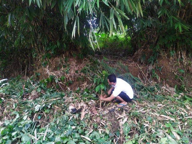 Foto Menanam Tanaman Kopi di Lahan Irigasi. Kredit Foto: Tim PPK Ormawa REESA