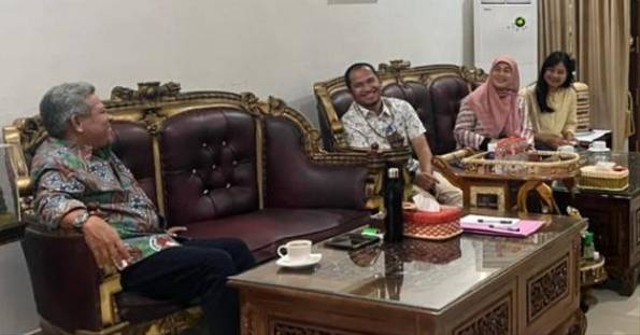 PLN bersilaturahmi dengan Bupati Kubu Raya. Foto: Dok. PLN Pontianak