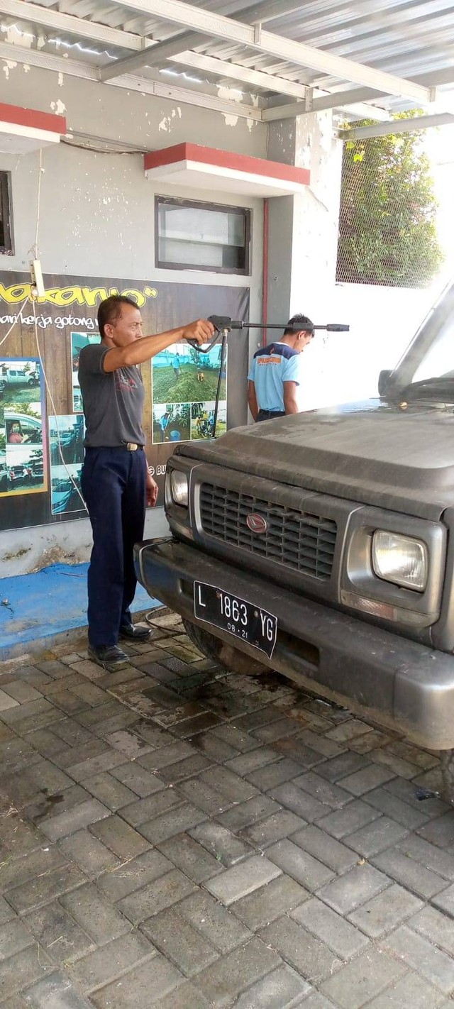 Rupbasan Mojokerto Mari Kerja Pemeliharaan dan Perawatan Mobil Sitaan KPK (Foto:HumasRupMoker)