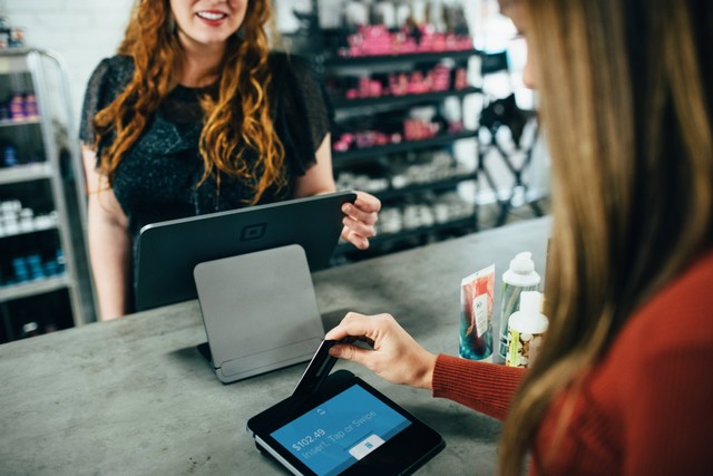 Ilustrasi Minimal Top Up Jakcard di Alfamart, Foto: Unsplash/Blake Wisz