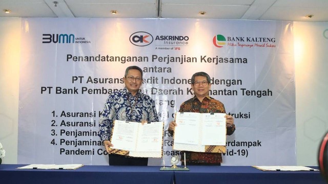 PT Asuransi Kredit Indonesia atau Askrindo menandatangani Perjanjian Kerjasama PT BPD Kalteng, Selasa (13/9/2022). Foto: Askrindo