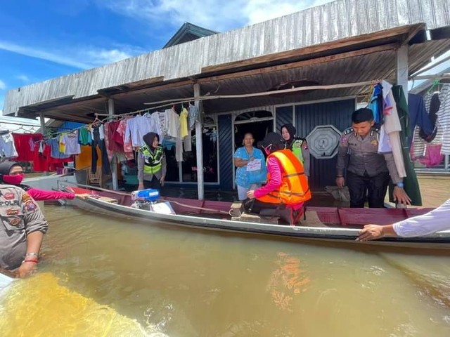 Kondisi banjir di salah satu wilayah di Kotawaringin Timur, Kalimantan Tengah. (FOTO: Polres Kotim).
