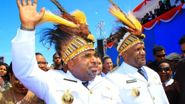 Pasangan LukMen, Lukas Enembe dan Klemen Tinal sebagai Gubernur dan Wakil Gubernur Papua periode 2013-2018. Lukmen memimpin Papua dua periode dan masa kepemimpinannya akan berakhir pada 2023. (Foto Dian Mustikawati)