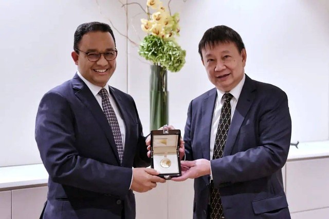 Anies Terima Penghargaan Lee Kuan Yew Exchange Fellow ke-72 dari Singapura. Foto: Instagram/@aniesbaswedan