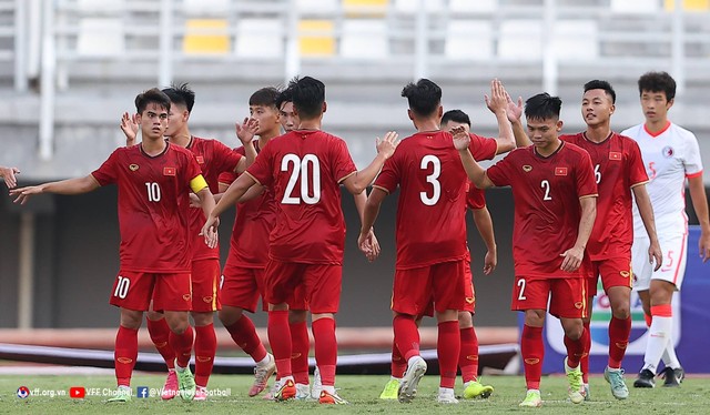 Vietnam U-19 melawan Hong Kong U-19 dalam laga pertama Grup F Pra-Piala Asia U-20 2023 di Stadion Gelora Bung Tomo, Surabaya, pada Rabu (14/9/2022). Foto: Facebook/vietnamesefootball