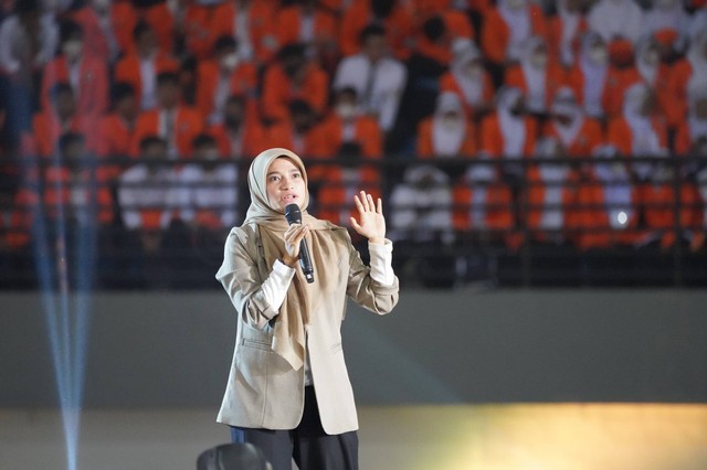 Sherly Annavita Rahmi, S.Sos., M.SIPh. narasumber pada acara Program Pengenalan Kampus (P2K) Universitas Ahmad Dahlan (UAD) (Foto: Humas UAD)