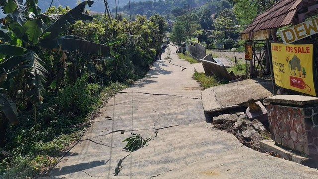 Tanah bergerak di Bojong Koneng, Bogor, Rabu (14/9/2022). Foto: Dok. Istimewa