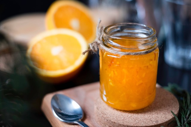 Benarkah Minum Jeruk Peras dan Madu Bisa Tingkatkan Nafsu Makan Anak? Foto: Suwit Rattiwan/Shutterstock