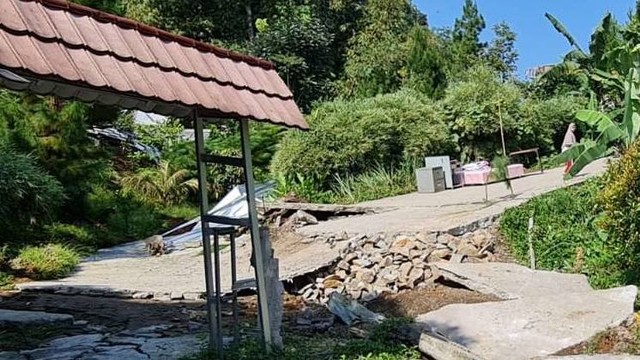 Tanah bergerak di Bojong Koneng, Bogor, Rabu (14/9/2022). Foto: Dok. Istimewa