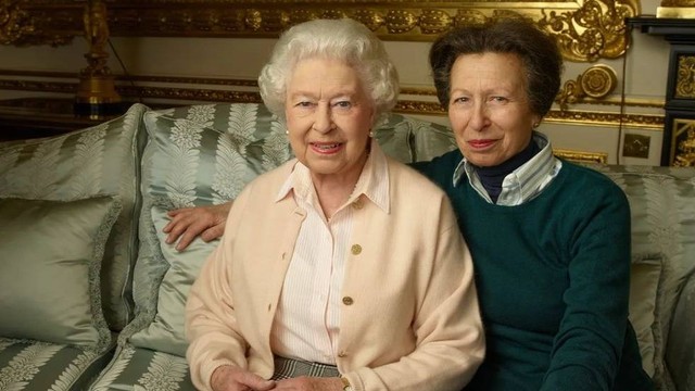 Putri Anne Bersama Ratu Elizabeth II. Foto: Instagram/@theroyalfamily