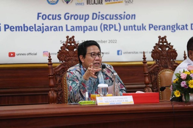 Mendes PDTT Abdul Halim Iskandar dalam acara FGD Rekognisi Pembelajaran Lampau (RPL) untuk Perangkat Desa di Universitas Negeri Semarang (Unnes), Senin (12/9/2022). Foto: Kemendes PDTT