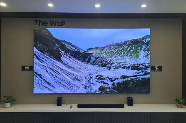 Samsung Indoor LED display 'The Wall' 140 inci. Foto: Rian Ramadhan/kumparan