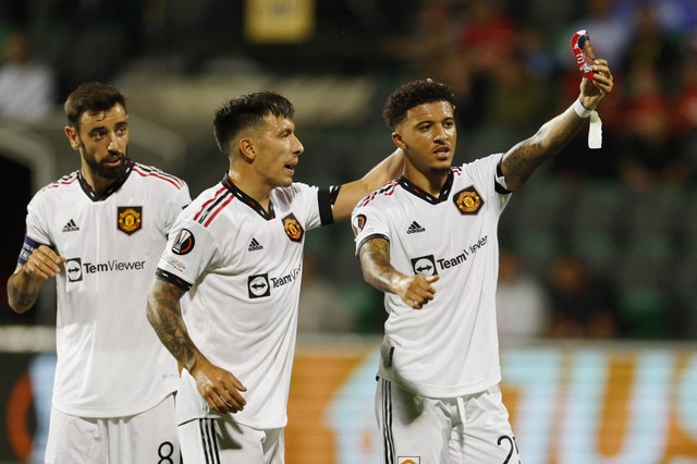 Selebrasi pemain Manchester United usai mencetak gol ke gawang Sheriff Tiraspol pada pertandingan Grup E Liga Europa di Stadion Zimbru, Chisinau, Moldova.
 Foto: Peter Cziborra/REUTERS