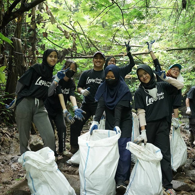 Peringatan World Cleanup Day 2022 bersama Avoskin dan Greeneartion Foundation. Foto: dok. Avoskin