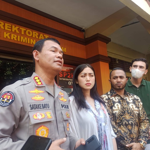 Jumpa Pers Jessica Iskandar dan Vincent Verhaag terkait kasusu penipuan di Polda Bali/Dok. Denita matondang-Kumparan.