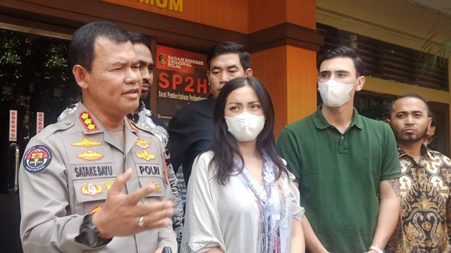 Jumpa Pers Jessica Iskandar dan Vincent Verhaag terkait kasusu penipuan di Polda Bali. Foto: Denita matondang/Kumparan