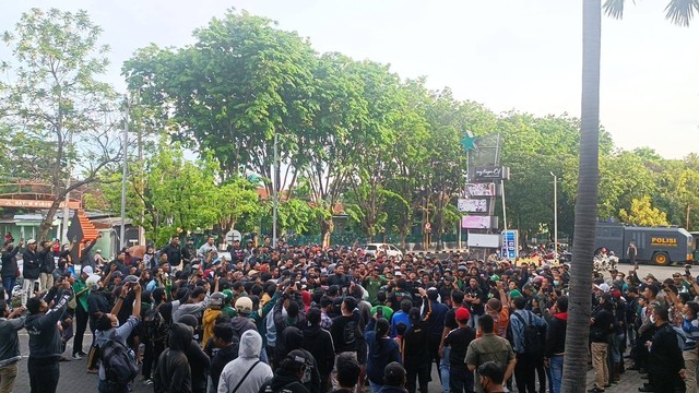 Polisi Selidiki Pelaku Penjarahan Persebaya Store Sutos saat Bonek Demo