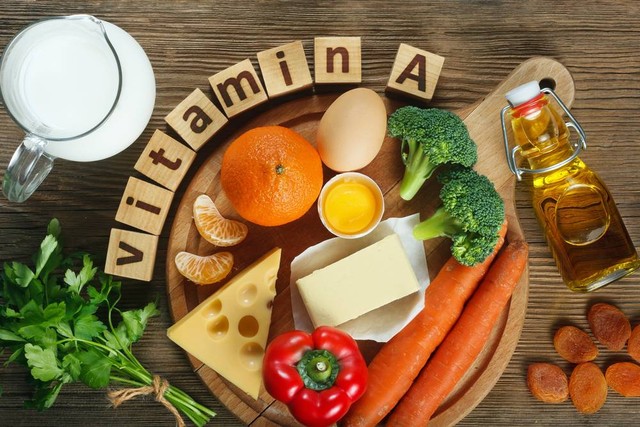Selain meningkatkan daya tahan tubuh, vitamin A memainkan peran penting dalam penglihatan si kecil. Foto: Shutterstock