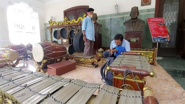 Perangkat gamelan di rumah dinas Loji Gandrung, Solo. FOTO: Fernando Fitusia