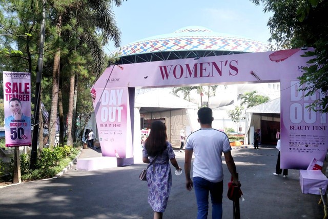 Pintu gerbang acara Women's Day Out. Foto/Rubianto