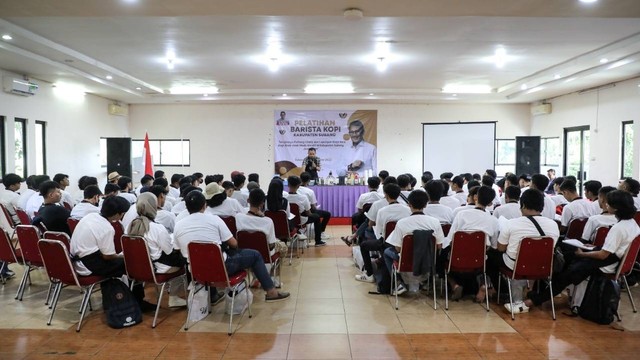 Pelatihan barista kopi yang digelar Sahabat Sandi di Subang, Jawa Barat. Foto: Dok. Istimewa