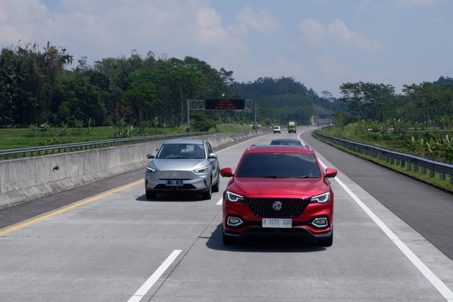 Test drive MG HS i-Smart dan mobil listrik MG ZS EV Jakarta-Surabaya via tol Trans Jawa 12-14 September 2022. Foto: Aditya Pratama Niagara/kumparan