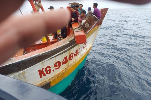 KKP tangkap 2 kapal berbendera Vietnam di Laut Natuna. Foto: KKP