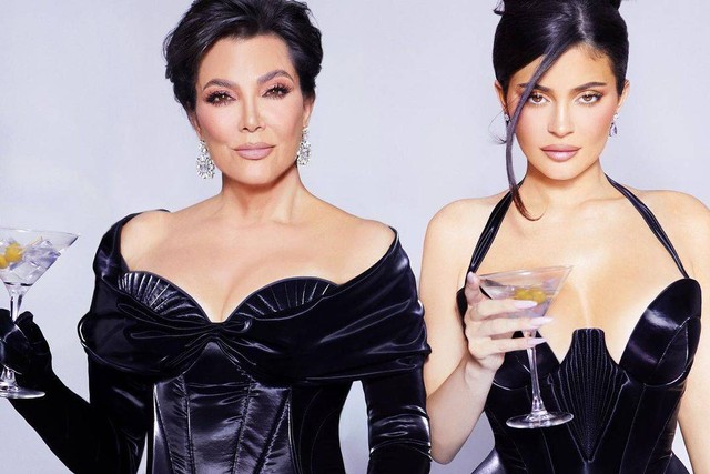 Kris Jenner dan Kylie Jenner Tampil Glamor saat Masak Bareng. Foto: Instagram @kyliejenner