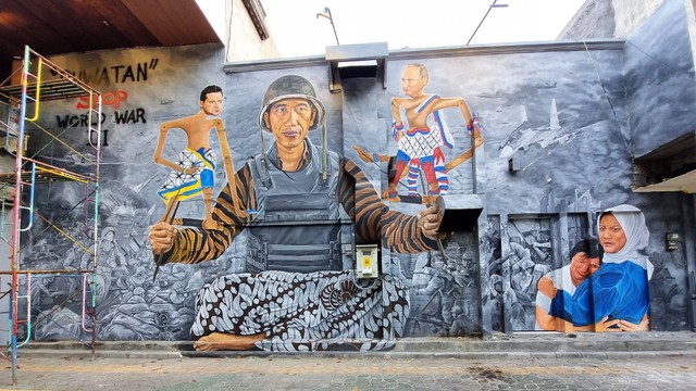 Mural bergambar wajah Presiden Jokowi di Jalan Slamet Riyadi, Solo. FOTO: Fernando Fitusia