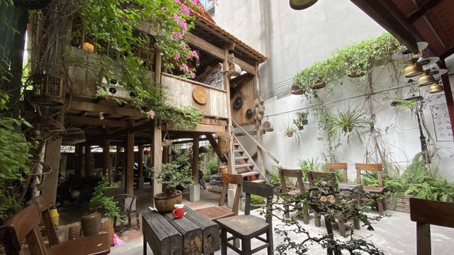 Cafe Outdoor di Kelapa Gading untuk Nongkrong/Foto hanya ilustrasi dan bukan tempat aslinya. Sumber: Unsplash/Thanh Vu Duc