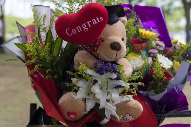 Ilustrasi hadiah wisuda. Foto: Aznan/Shutterstock