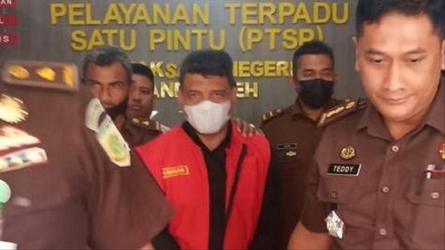 Kejaksaan Negeri (Kejari) Banda Aceh menetapkan Zaini Yusuf sebagai tersangka dalam kasus dugaan korupsi Aceh World Solidarity Cup atau dikenal Tsunami Cup tahun 2017, Senin (19/9/2022). Foto: Dok. Istimewa