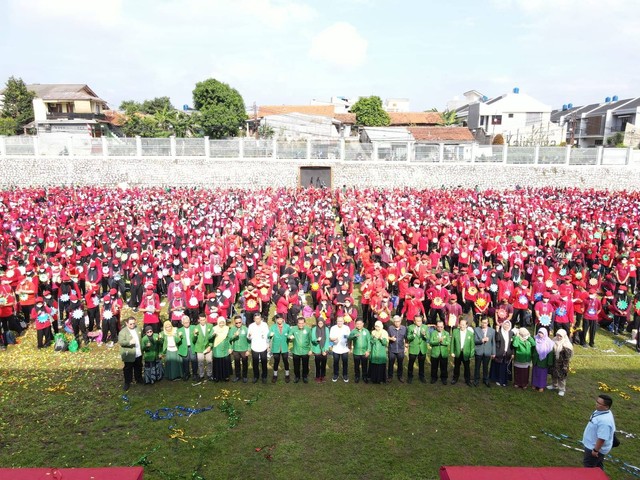 Pembukaan Pengenalan Kehidupan Kampus bagi Mahasiswa Baru Universitas Muhammadiyah Jakarta (PKKMB UMJ) pada Senin (12/9/22), di Stadion Sepak Bola UMJ, Cireundeu Ciputat.