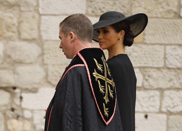 Meghan Markle tiba menghadiri upacara pemakaman kenegaraan Ratu Elizabeth II digelar di gereja bersejarah Westminster Abbey, London, Inggris pada Senin (19/9).
Foto: John Sibley/REUTERS