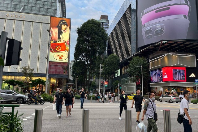 Suasana sore hari di Orchard Road, Singapura Foto: Anggita Aprilyani/kumparan