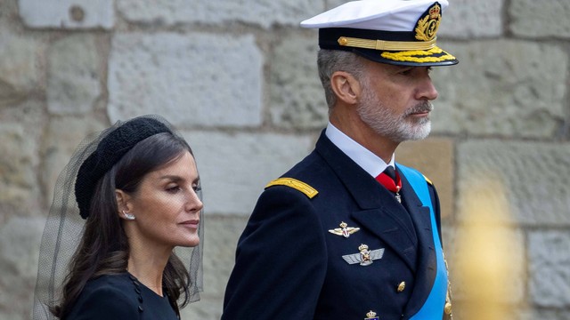 Raja Spanyol Felipe VI hancur saat mengetahui perselingkuhan istrinya, Ratu Letizia. Foto: Adam Gerrard / POOL / AFP