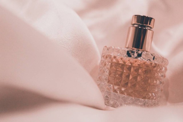 Ilustrasi Parfum yang Tercium dari Jarak Jauh. Foto: Unsplash