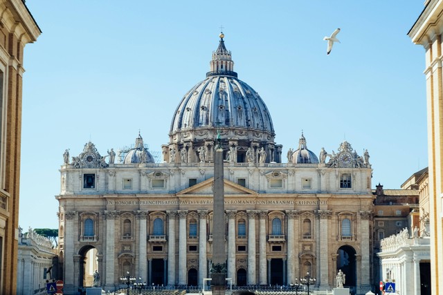 Ilustrasi Gereja St. Peter di Vatikan. Foto: Unsplash