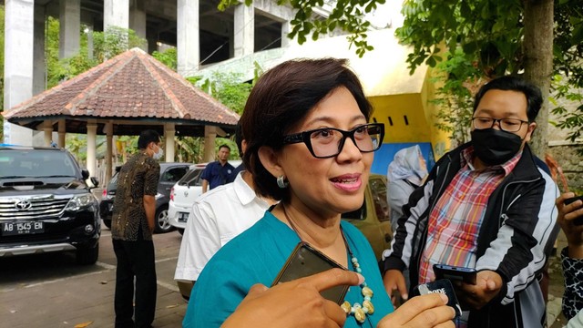 Rektor UGM Prof Ova Emilia
Foto: Arfiansyah Panji Purnandaru/kumparan