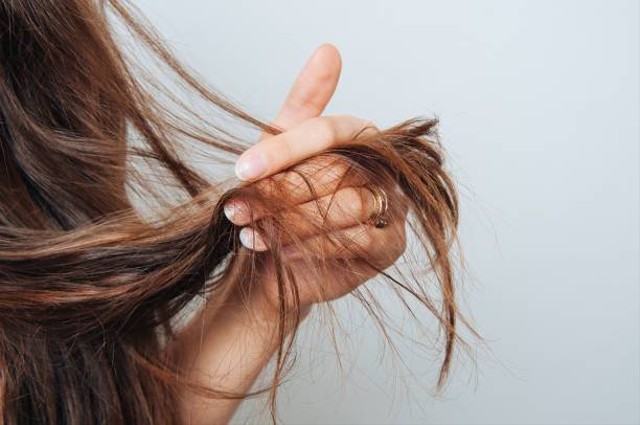4 Ciri Ciri Rambut Rusak Yang Paling Umum 