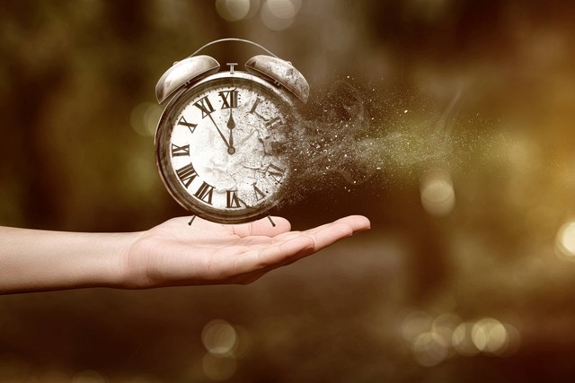 Ilustrasi relativitas waktu (Foto: Shutterstock)