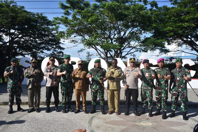 Apel gabungan sekaligus memantapkan soliditas dan sinergitas yang kokoh antara TNI, Polri dan Forkopimda Kota dan Kabupaten Sorong