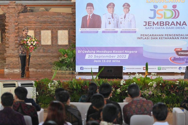 Mendes PDTT Abdul Halim Iskandar saat acara Launching Jembrana Satu Data Dari Desa Pengarahan Pengendalian Inflasi dan Ketahanan Pangan di Jembrana, Bali, Selasa (20/9/2022). Foto: Mugi/KemendesPDTT
