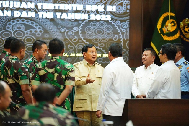 Menhan Prabowo Subianto Gelar Rapat Entry Meeting Pemeriksaan dengan Tujuan Tertentu Bersama Pihak BPK RI, Selasa (20/9). Foto: Dok. Tim Media Prabowo Subianto