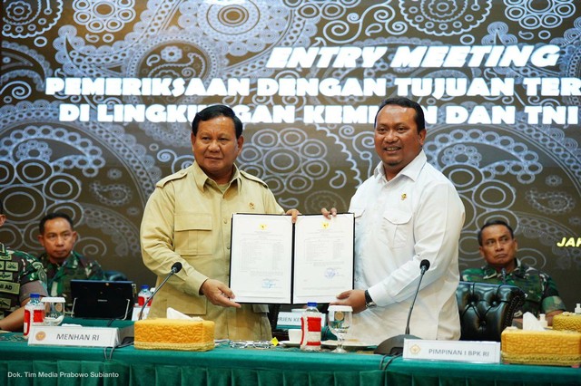 Menhan Prabowo Subianto Gelar Rapat Entry Meeting Pemeriksaan dengan Tujuan Tertentu Bersama Pihak BPK RI, Selasa (20/9). Foto: Dok. Tim Media Prabowo Subianto