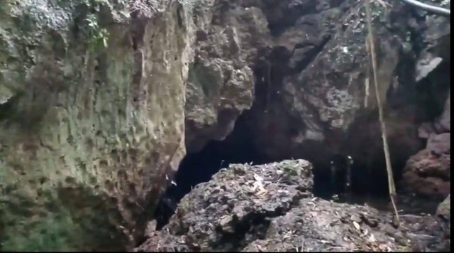 Goa Jepang di Kampung Dondai di Distrik Waibu, Kabupaten Jayapura. (BumiPapua.com/Alan Youwe)