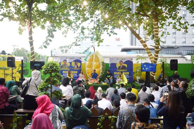 Menparekraf Sandiaga Uno menghadiri pertemuan bersama milenial dan memberikan kiat jitu jadi konten kreator handal pada pelatihan pembuatan konten di Pekanbaru, Riau, Rabu (21/9). Foto: Dok. Istimewa